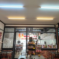 บรรยากาศ เนื้อตุ๋นนายหนวด ถ.พระเทพ