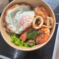 ครัวคุณเอ๋กระเพราไข่ข้น