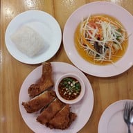 เมนูของร้าน เจ๊แดงสามย่าน ส้มตำ คอหมูย่าง สยาม