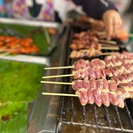 หมูปิ้ง ไก่ปิ้ง BTS สนามเป้า