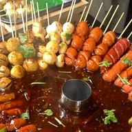 กะเพรา. ลูกชิ้นปิ้ง. นายท็อป 🍢🍢