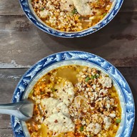 เมนูของร้าน เล็กใหญ่ ก๋วยเตี๋ยวต้มยำโบราณ บรรทัดทอง