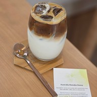 เมนูของร้าน Honeyful Cafe พร้อมพงษ์