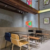 เผ็ดเผ็ด เผ็ดเผ็ด บิสโทร