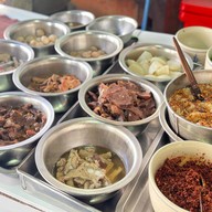 ก๋วยเตี๋ยวเรือแม่จันทร์ ร้านอร่อยซอยเสือใหญ่(ต้นตำหรับ)