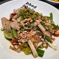 เผ็ดเผ็ด เผ็ดเผ็ด บิสโทร