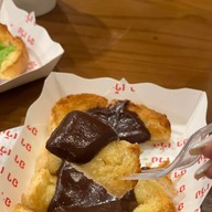 อาเว้ง ถนนราชวงศ์