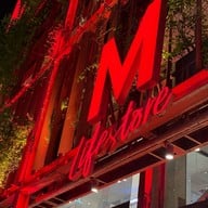 บรรยากาศ The Mall Thapra