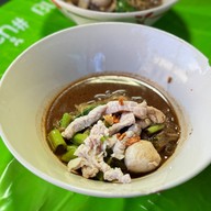 ก๋วยเตี๋ยวเรือแม่จันทร์ ร้านอร่อยซอยเสือใหญ่(ต้นตำหรับ)