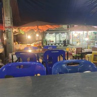 บรรยากาศ เจ๊อ้อย ข้าวต้มรินทร์ทอง