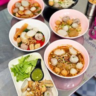 เมนูของร้าน ปิงก๋วยเตี๋ยวลูกชิ้นปลาทำเอง (สาขาตลาดศรีสวัสดิ์สาย 4) ตลาดศรีสวัสดิ์