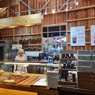 บรรยากาศ ELLE Café PATTAYA