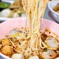 เมนูของร้าน ปิงก๋วยเตี๋ยวลูกชิ้นปลาทำเอง (สาขาตลาดศรีสวัสดิ์สาย 4) ตลาดศรีสวัสดิ์