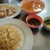 เมนูของร้าน ข้าวมันไก่ เจ๊น้อย ซอยกำนันแม้น