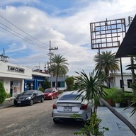 หน้าร้าน LOAF BAKERS & BREWERS พัทยากลาง