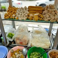 บรรยากาศ ปิงก๋วยเตี๋ยวลูกชิ้นปลาทำเอง (สาขาตลาดศรีสวัสดิ์สาย 4) ตลาดศรีสวัสดิ์