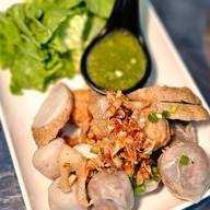 เมนูของร้าน ปิงก๋วยเตี๋ยวลูกชิ้นปลาทำเอง (สาขาตลาดศรีสวัสดิ์สาย 4) ตลาดศรีสวัสดิ์