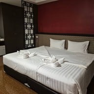 Gallery Lake View Hotel