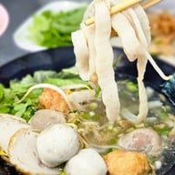 เมนูของร้าน ปิงก๋วยเตี๋ยวลูกชิ้นปลาทำเอง (สาขาตลาดศรีสวัสดิ์สาย 4) ตลาดศรีสวัสดิ์