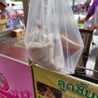 เมนูของร้าน ลูกชิ้นปลากรายทอดรัสรินทร์