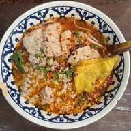 เมนูของร้าน เล็กใหญ่ ก๋วยเตี๋ยวต้มยำโบราณ บรรทัดทอง