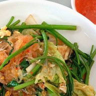 เสบียงเส้น : ผัดไทย ราดหน้า ผัดซีอิ๊ว คั่วไก่ ข้าวผัดปู สุกี้ ซ.กิ่งแก้ว 25/1