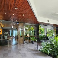 หน้าร้าน Albricias Restaurant โรงแรมชาเทรียม เรซิเดนซ์ สาทร กรุงเทพฯ