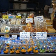 บรรยากาศ ร้านขนมชั้นแสงดาว .ตลาดน้ำวัดดอนหวาย