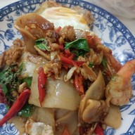 เย็นตาโฟ ถนนบันเทิง&ข้าวกระเพราทำถึง