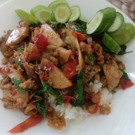 เย็นตาโฟ ถนนบันเทิง&ข้าวกระเพราทำถึง