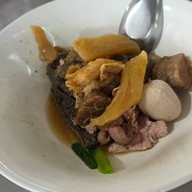 เมนูของร้าน นายอ้วน ก๋วยเตี๋ยวเนื้อ/หมู