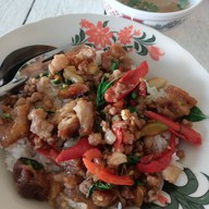 เย็นตาโฟ ถนนบันเทิง&ข้าวกระเพราทำถึง