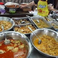 บรรยากาศ ข้าวแกงแม่นวม