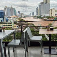 RIVERVIBE Restaurant and Bar