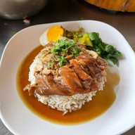 ข้าวมันไก่ใบบุญ/ก๋วยเตี๋ยว หลังศาลากลาง