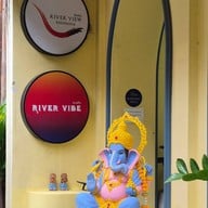RIVERVIBE Restaurant and Bar