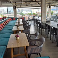 RIVERVIBE Restaurant and Bar