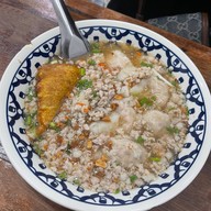 เมนูของร้าน เล็กใหญ่ ก๋วยเตี๋ยวต้มยำโบราณ บรรทัดทอง