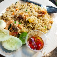 เมนูของร้าน ข้าวผัดปูนาย อ.