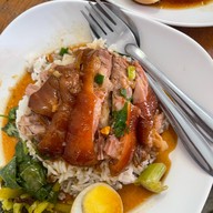 ข้าวมันไก่ใบบุญ/ก๋วยเตี๋ยว หลังศาลากลาง