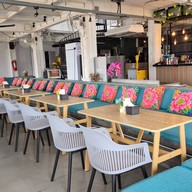 RIVERVIBE Restaurant and Bar