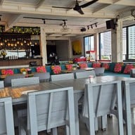 RIVERVIBE Restaurant and Bar