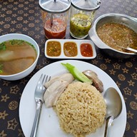 ฉ่ำ ข้าวมันไก่สิงคโปร์ ต้นตำรับซุปปู