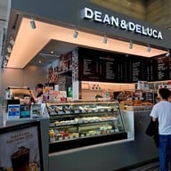 หน้าร้าน DEAN & DELUCA สามย่าน มิตรทาวน์