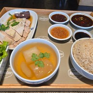 เมนูของร้าน เรือนต้น มณเฑียร สุรวงศ์