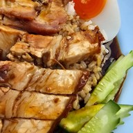 ร้านข้าวหมูแดง เฮียฮั๊ว