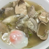 เมนูของร้าน อาเนี้ยว เกาเหลาเลือดหมู ก๋วยจั๊บ บะหมี่เกี๊ยว ข้าวต้ม โจ๊ก สุขสวัสดิ์