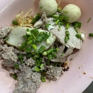 รุ่งเรือง (ตั๋ง) ก๋วยเตี๋ยวหมู สุขุมวิท26 เจ้าเก่า สุขุมวิท 26
