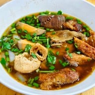 เมนูของร้าน ก๋วยจั๊บป้าต๋อย นั่งเกล้า