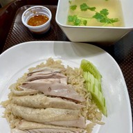 คุณรัตน์ข้าวมันไก่  ก๋วยจั๊บน้ำข้น ก๋วยจั๊บน้ำใส เกาเหลาเลือดหมู สาขา Foodvilla บางระมาด